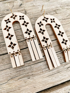 Arches and Fringe cut-out earrings in Maple wood with brass