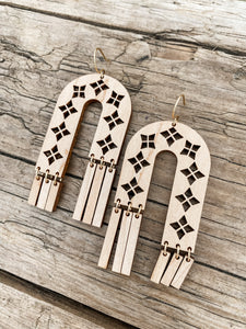 Arches and Fringe cut-out earrings in Maple wood with brass