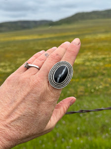 Stamped Neo Deco split-shank Sterling ring with black and white stone - Size US 7 3/4