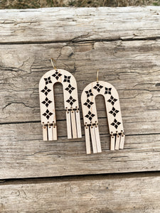 Arches and Fringe cut-out earrings in Maple wood with brass