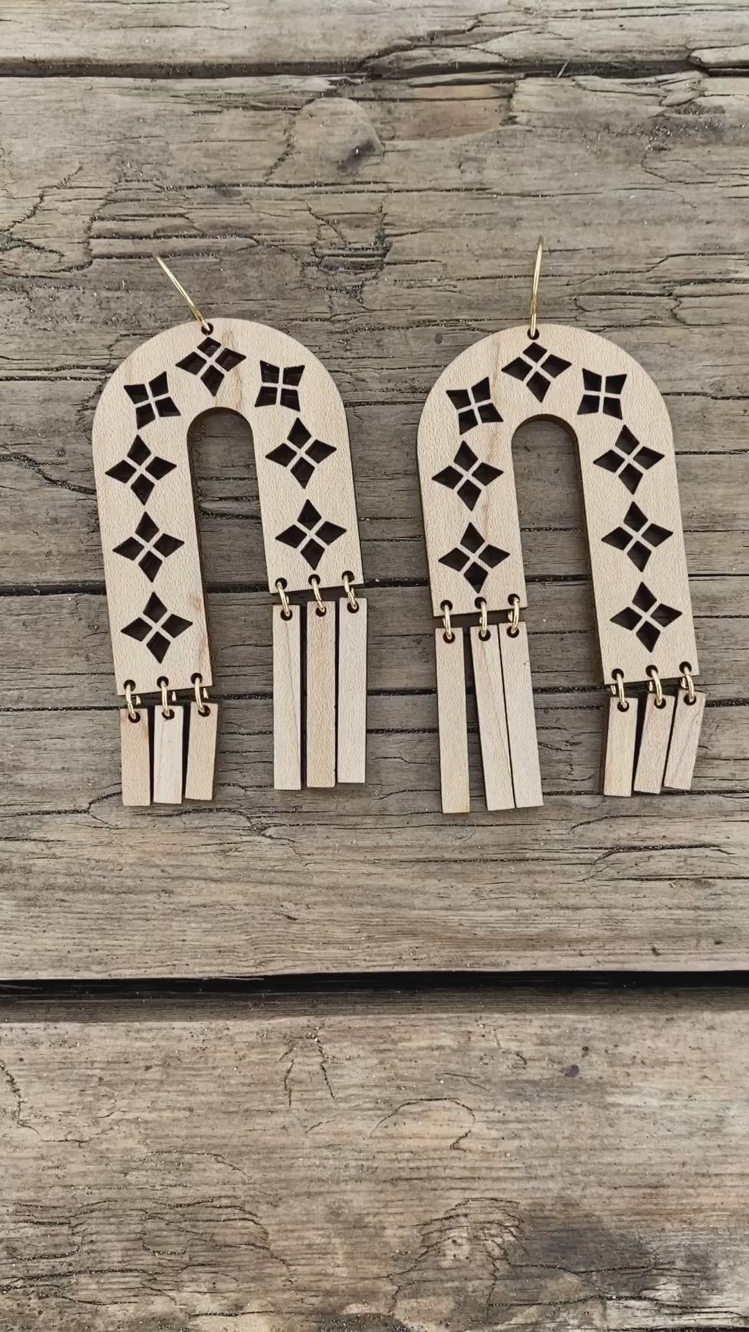 Arches and Fringe cut-out earrings in Maple wood with brass